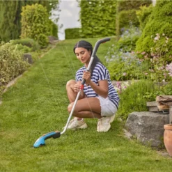 Gardena Accu-grasschaar + Telescoopsteel -Aanbiedingen Tuin Bron Winkel 970623501 8 GARDENA20ACCU GRASSCHAAR2020TELESCOOPSTEEL